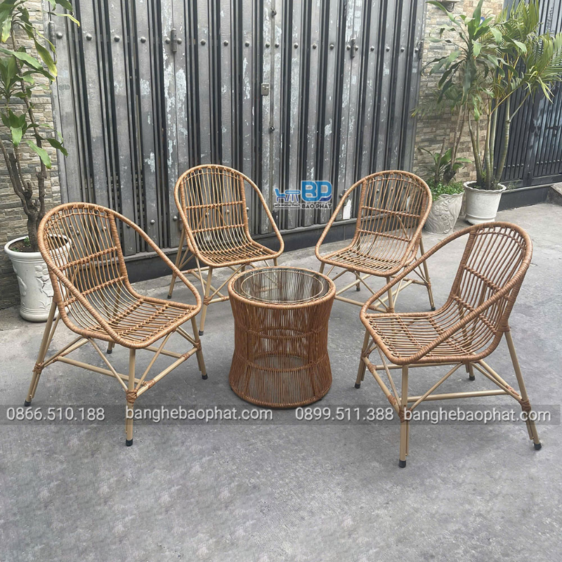 Mặt bàn kính cường lực dùng cho sân vườn 
