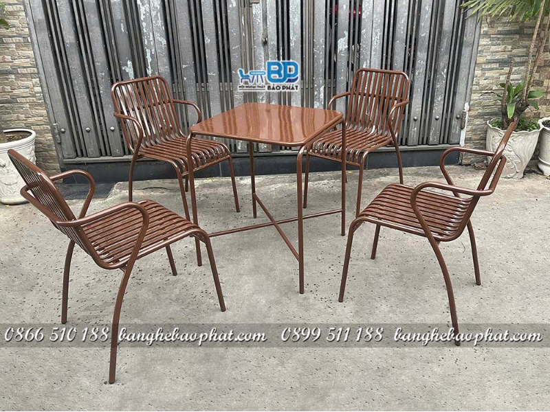 Tại sao bàn ghế sắt sơn tĩnh điện ngày càng được ưa chuộng hơn sắt sơn thủ công?
