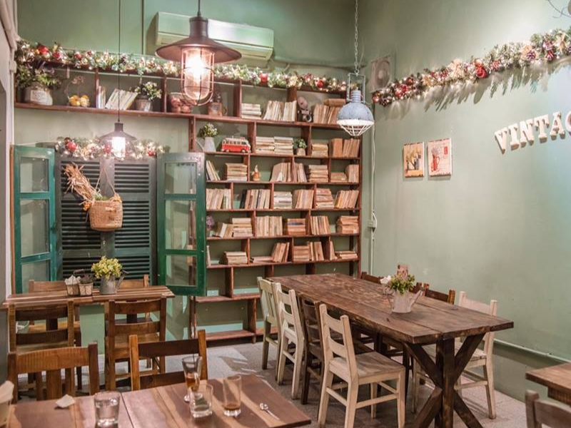 Thiết kế quán cafe 50m2 theo phong cách cổ điển ấm cúng