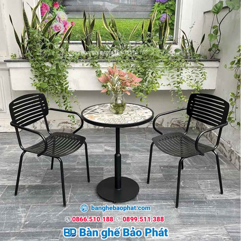 Ứng dụng của bàn ghế sắt ngoài trời