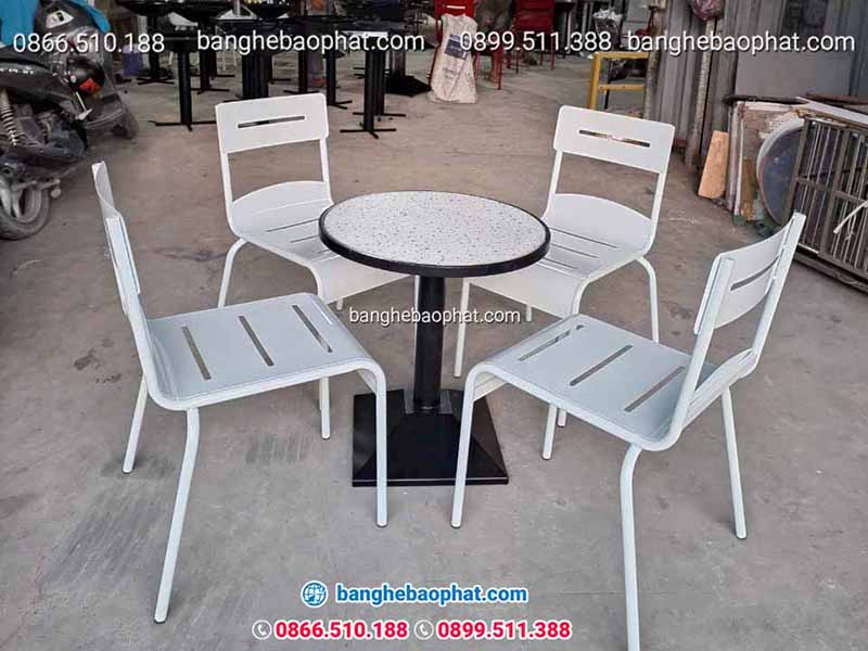 Xu hướng chọn bàn ghế sắt ngoài trời cho quán cafe sân vườn