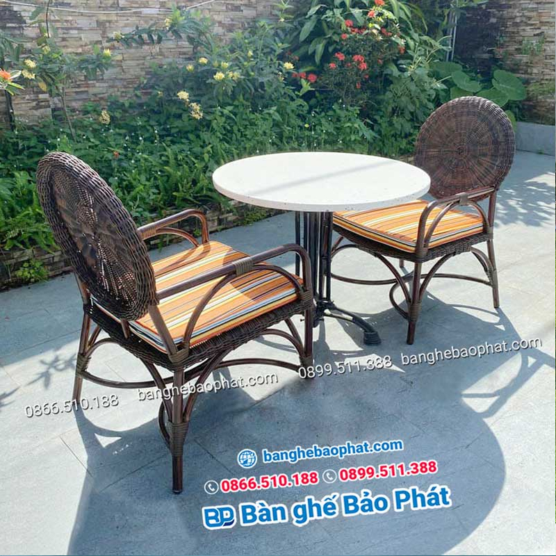 Bộ bàn ghế mây ban công chung cư sang trọng với mặt bàn đá