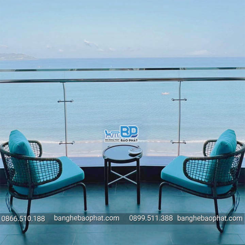 Bộ bàn ghế mây ban công chung cư BGNGMBP071 thanh lịch