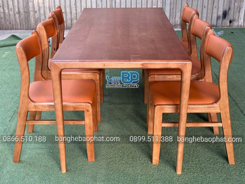 Bộ bàn ghế quán mì cay gỗ nệm