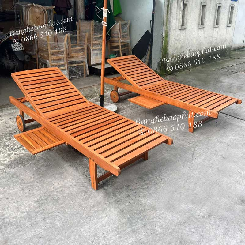Ghế hồ bơi bằng gỗ tại Cần Giờ
